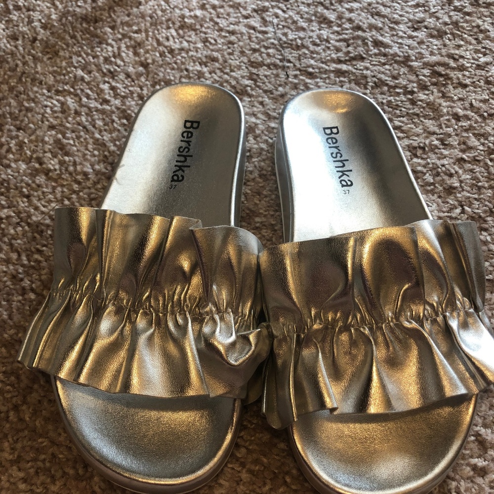 Flat Sandals - Picture 3 of 3